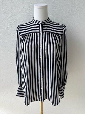 Wardrobe staple! LOFT Black & White Striped Button-Up Blouse, XSP, EUC